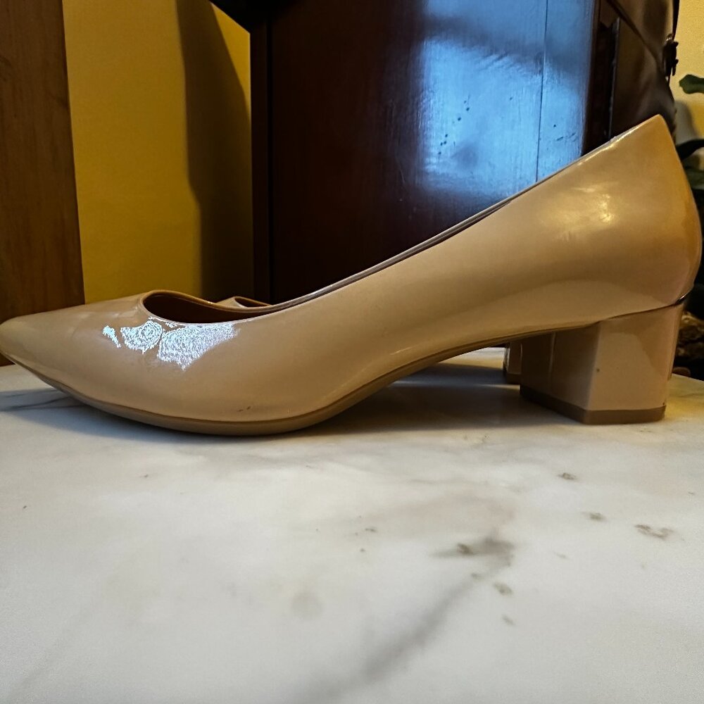 Calvin Klein Nude Patent Leather Block Pumps Low Heels Good as New w/Box 37 7.5